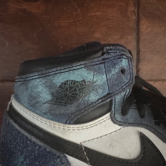 Nike Jordan 1 Retro Hightop - Picture 4 of 5